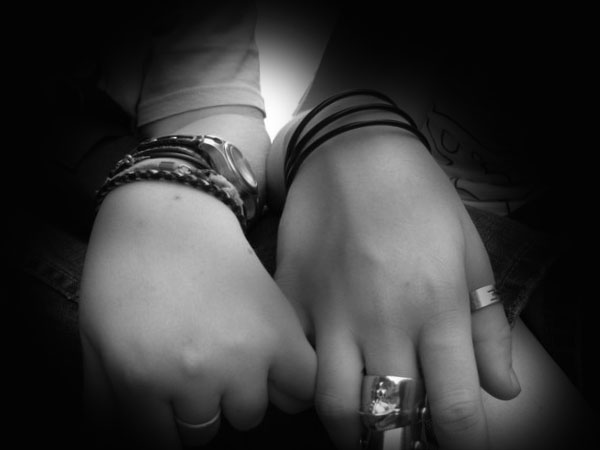     hands_of_lovers_by_g